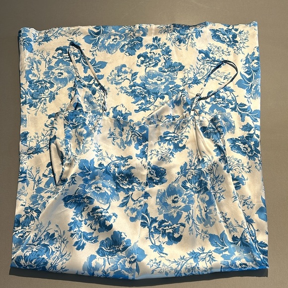 REDUCED - MOVING SALE - Reformation Sophia Silk Dress - Olympia - Picture 6 of 9